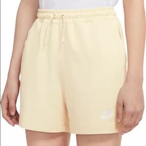 Nike Women’s Size XL Light Yellow Knit Shorts